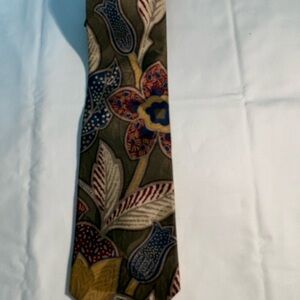 Erreuno Milano Floral 100% Silk Tie, excellent condition